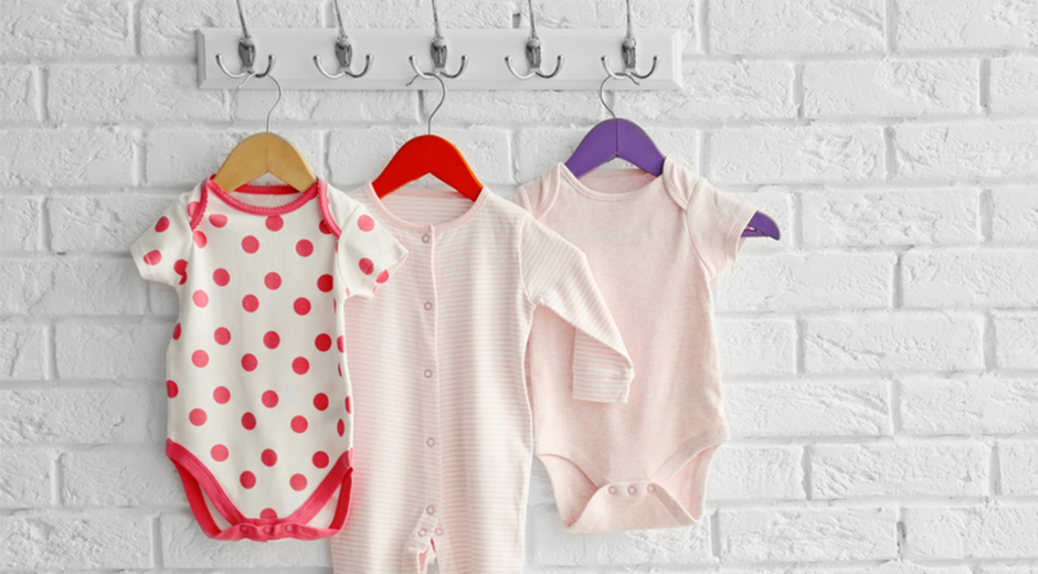 https://www.tefal-me.com/medias/Tefal-Myths-and-facts-about-ironing-newborn-clothes.jpg?context=bWFzdGVyfGltYWdlc3wyNzM3NTJ8aW1hZ2UvanBlZ3xpbWFnZXMvaGQyL2gzZS8xMzEwNzM4ODk0MDMxOC5qcGd8OGFiYmVmYzg1YzIyMGM0Nzc5MzJiYTY0NGFmMDZhMzZlN2E5NDNmOGE1OTk2ZWE3YzgwNWIyNWIzMzJlMDYxZg